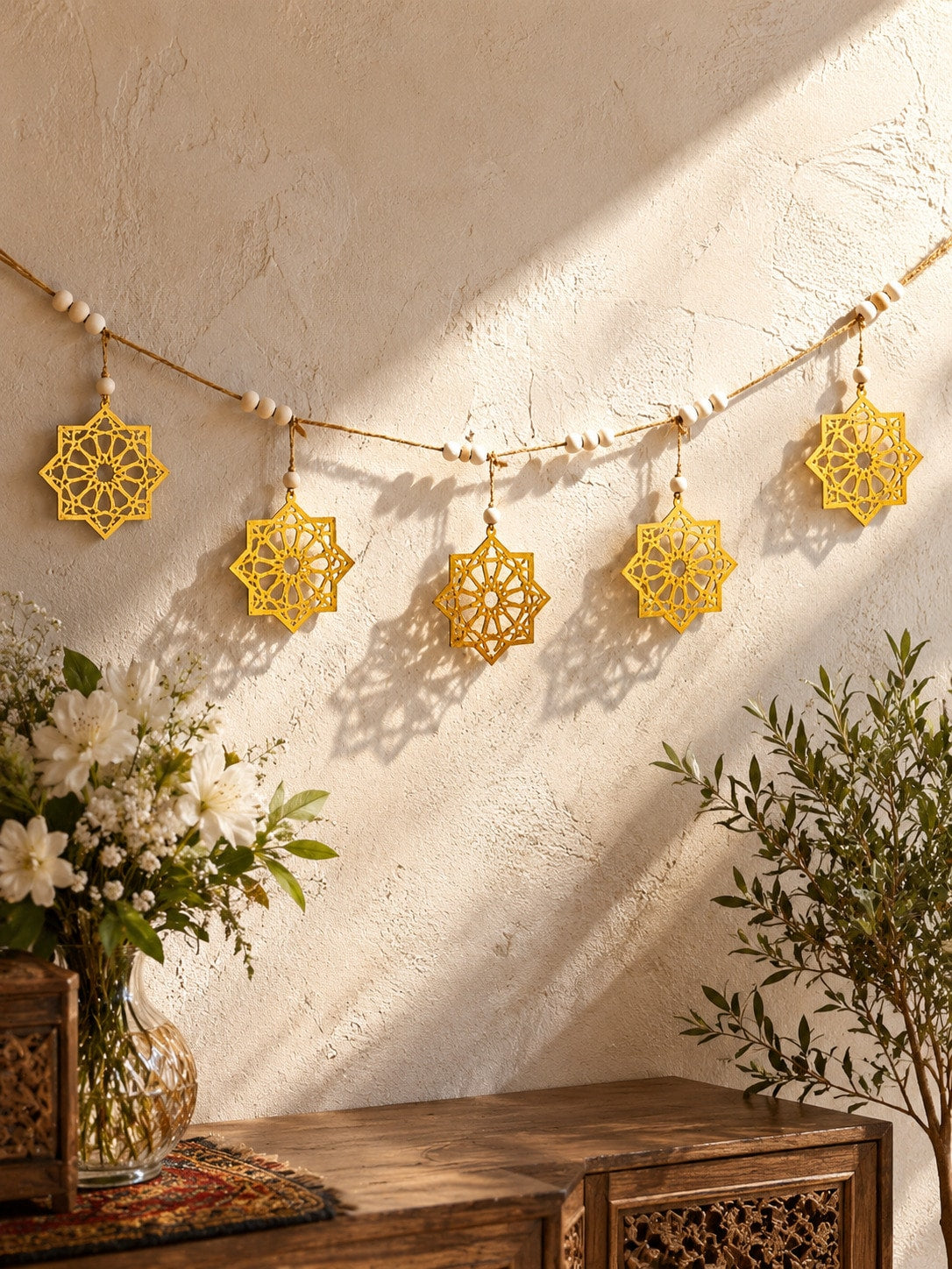 gold eight-point star garland