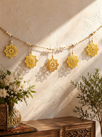gold eight-point star garland