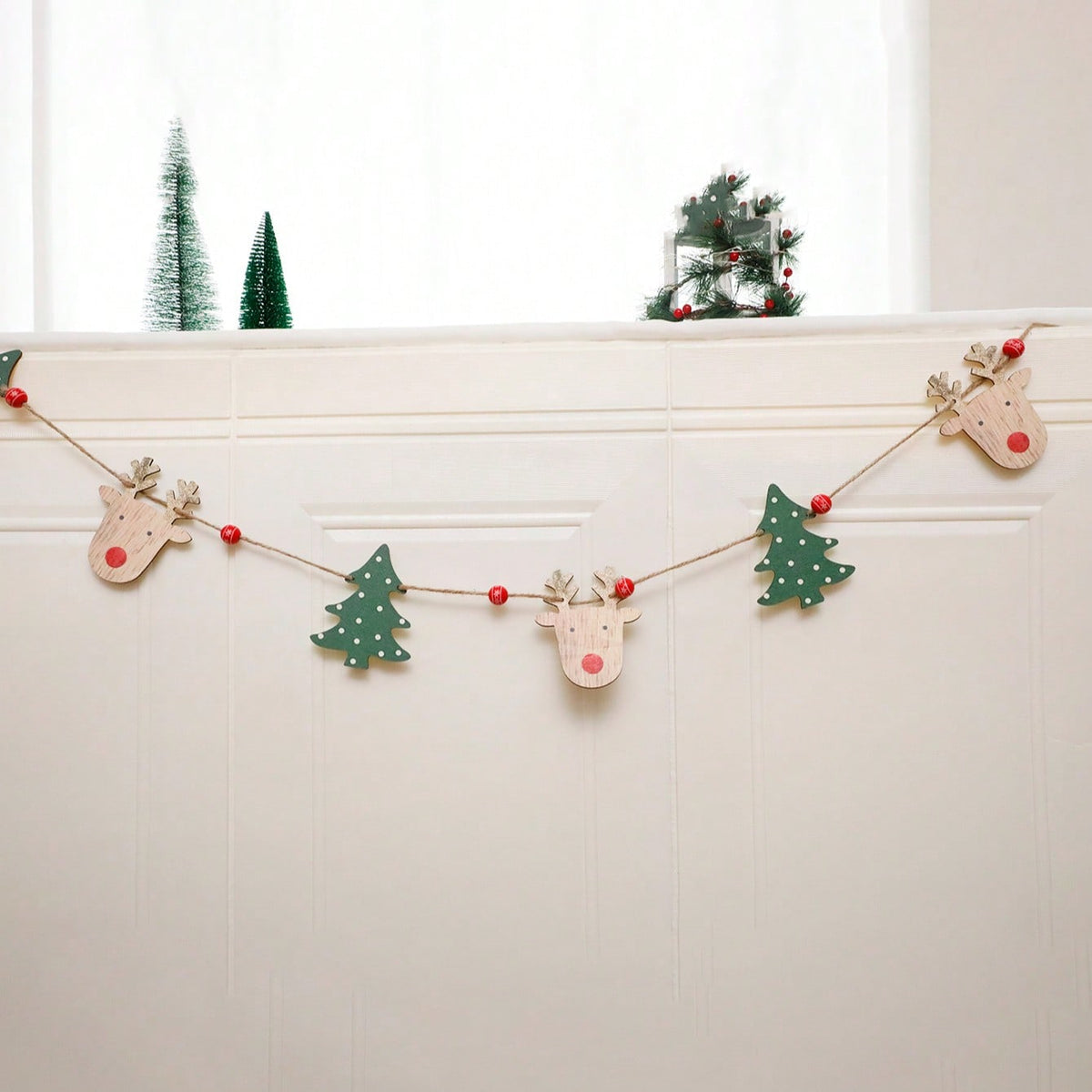 reindeer Christmas tree garland - styled photo