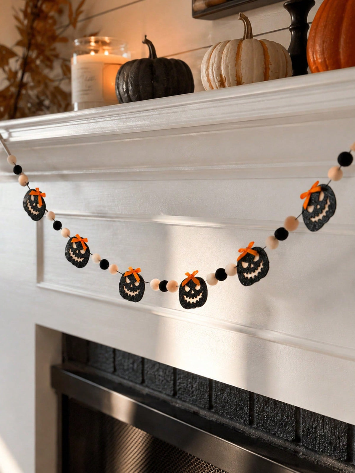 jack-o-lantern pom pom Halloween banner - photo 4