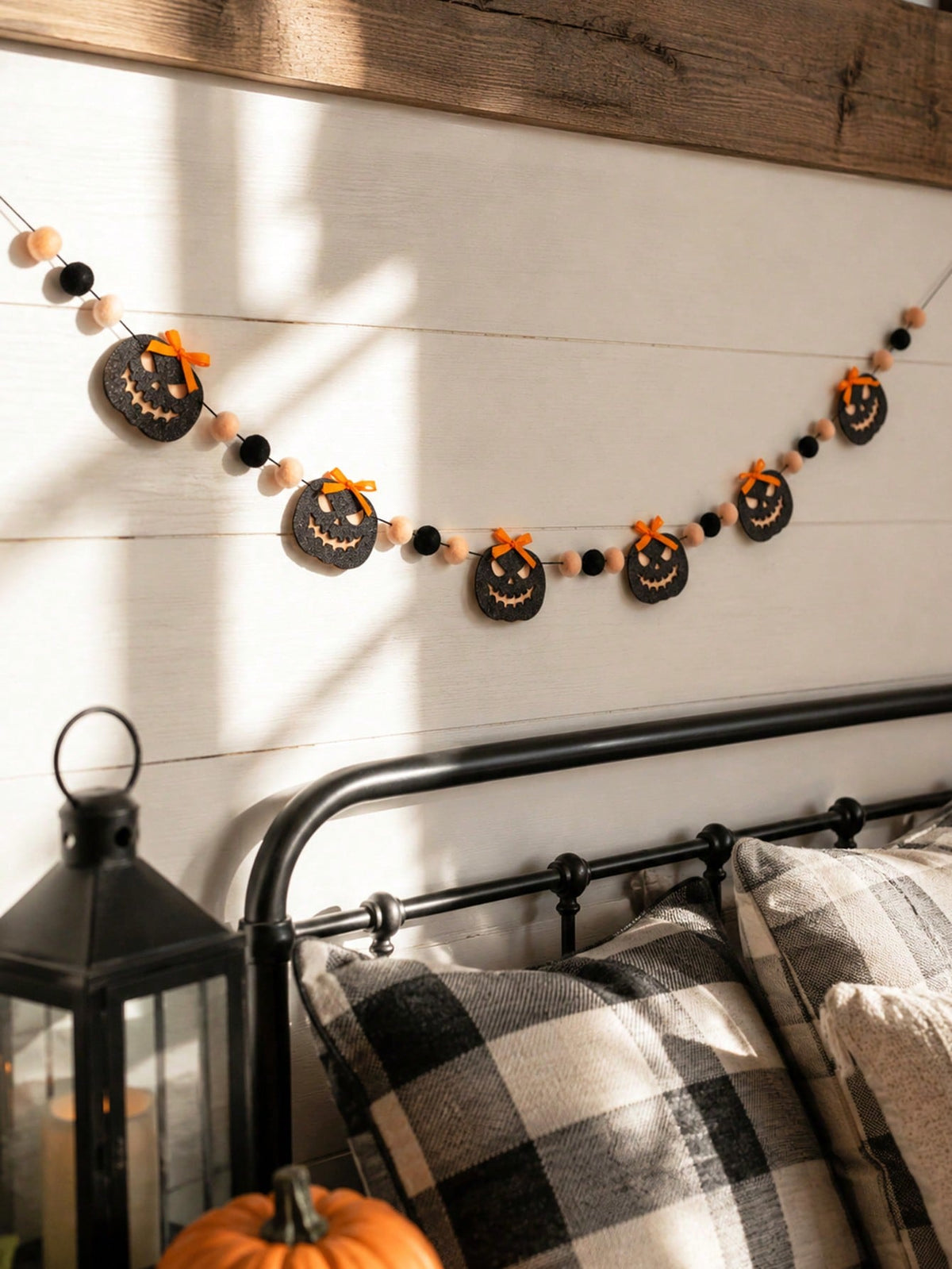 jack-o-lantern pom pom Halloween banner - photo 6