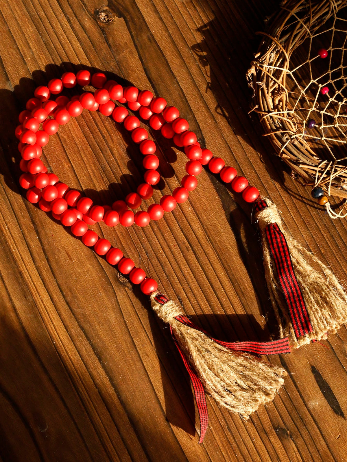 wood bead garland with tassels - Red photo 8