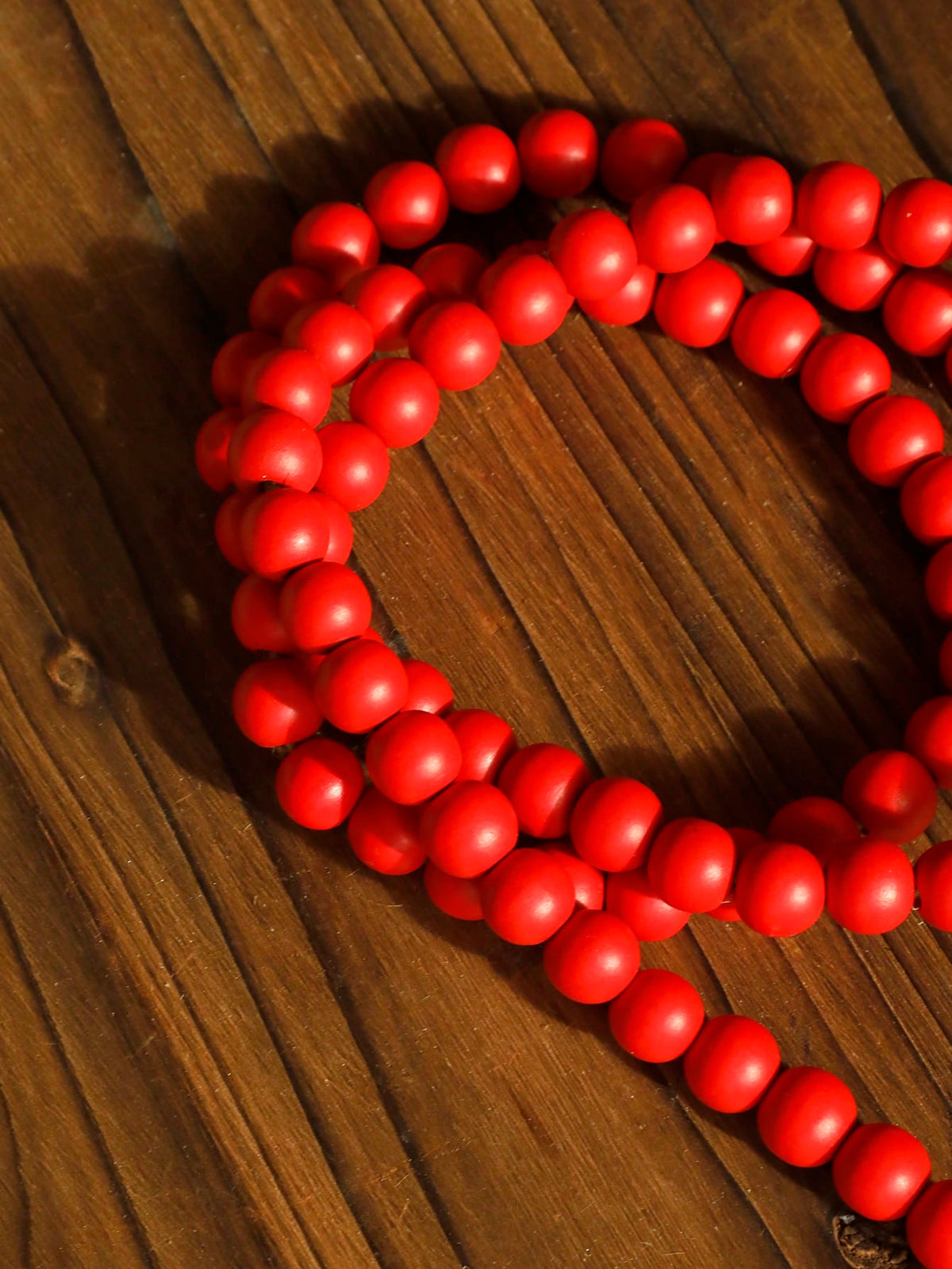 wood bead garland with tassels - Red photo 9
