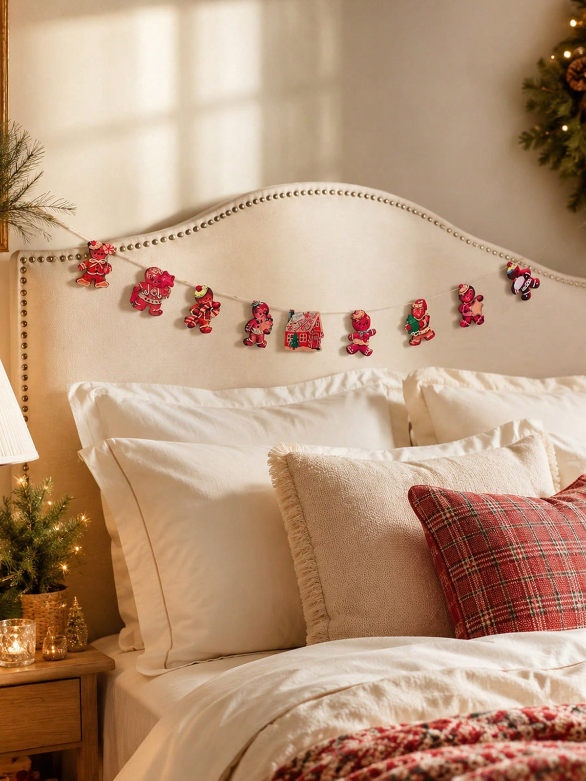 pink gingerbread house garland - photo 11