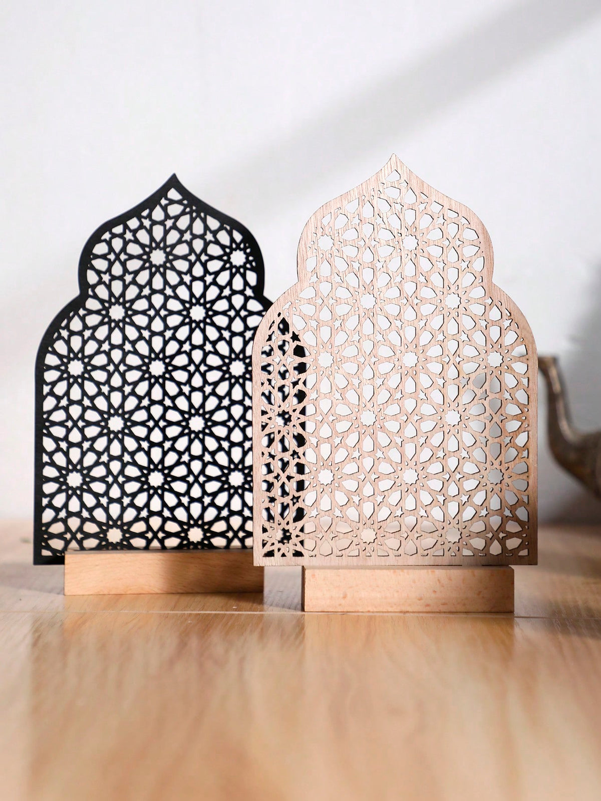 geometric lattice arch tabletop decor - Set of 2 (Black + White)