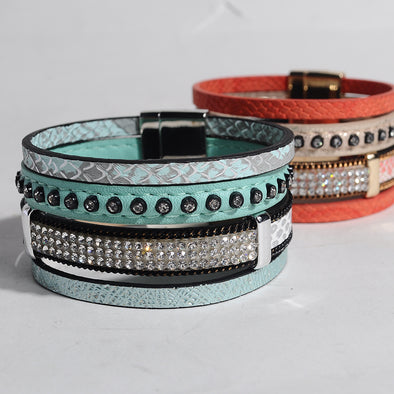 Leather bracelet shinng